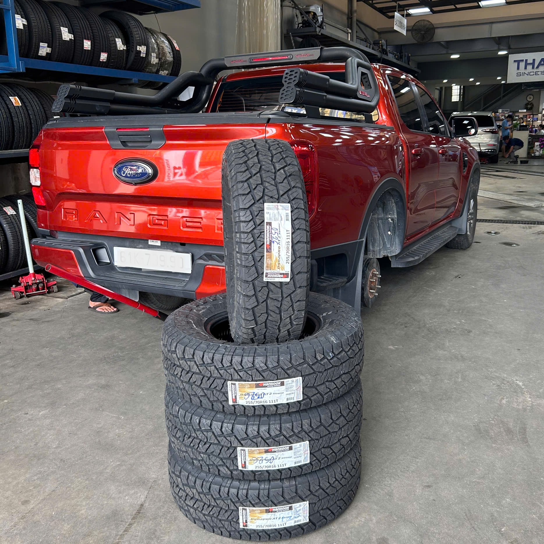 Thay lốp xe Bán tải Ford Ranger