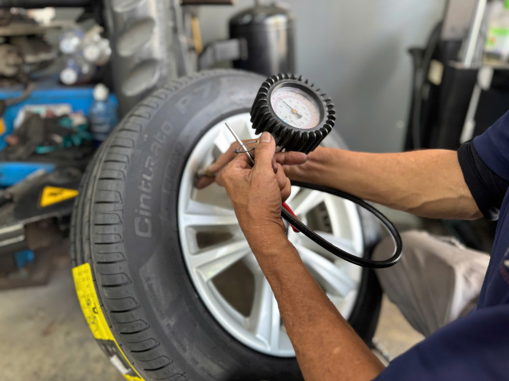 BMW 320i Lốp Pirelli 225-55R16 Cinturato P7 7 (1)