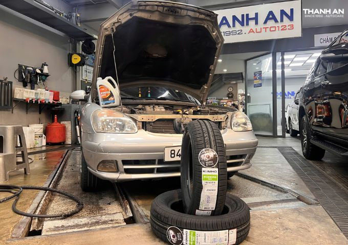 daewoo-nubira-thay-2-lop-kumho-185-65r14-es31-thay-nhot-eneos