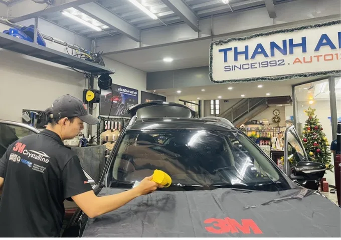 Dán Phim Cách Nhiệt Ô Tô Quận 7: Giá Tốt Uy Tín Chất Lượng
