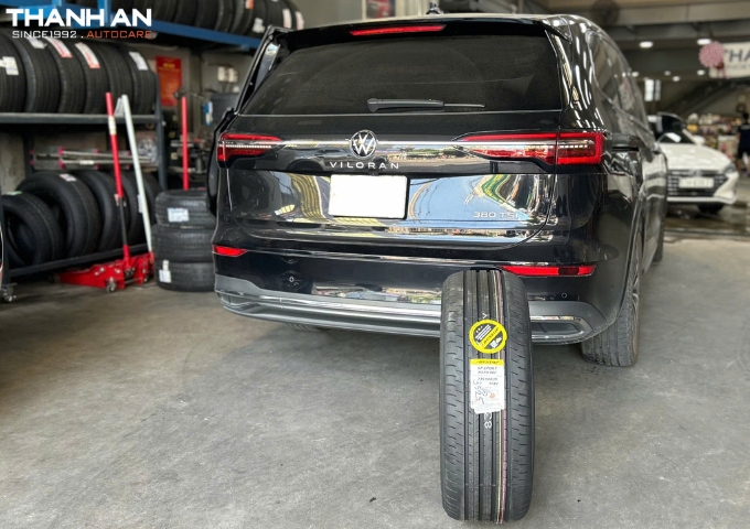 Thay lốp cho xe Volkswagen viloran tại gara