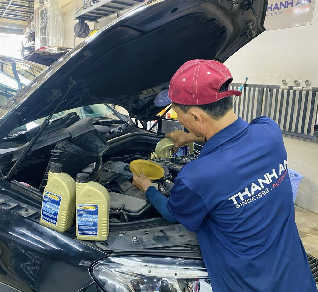 Bảo dưỡng nhanh xe ô tô thay nhớt tại Thanh An Autocare