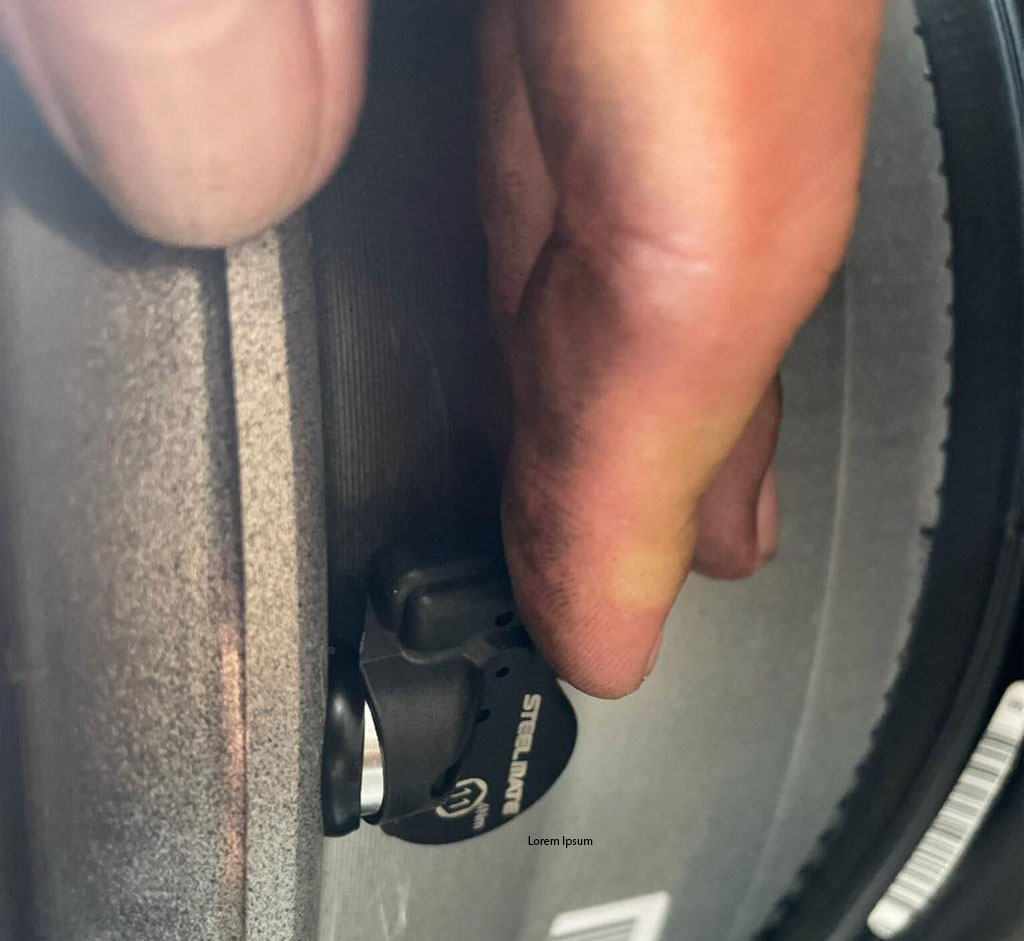 Thay cảm biến áp suất lốp xe ô tô tại Thanh An Autocare