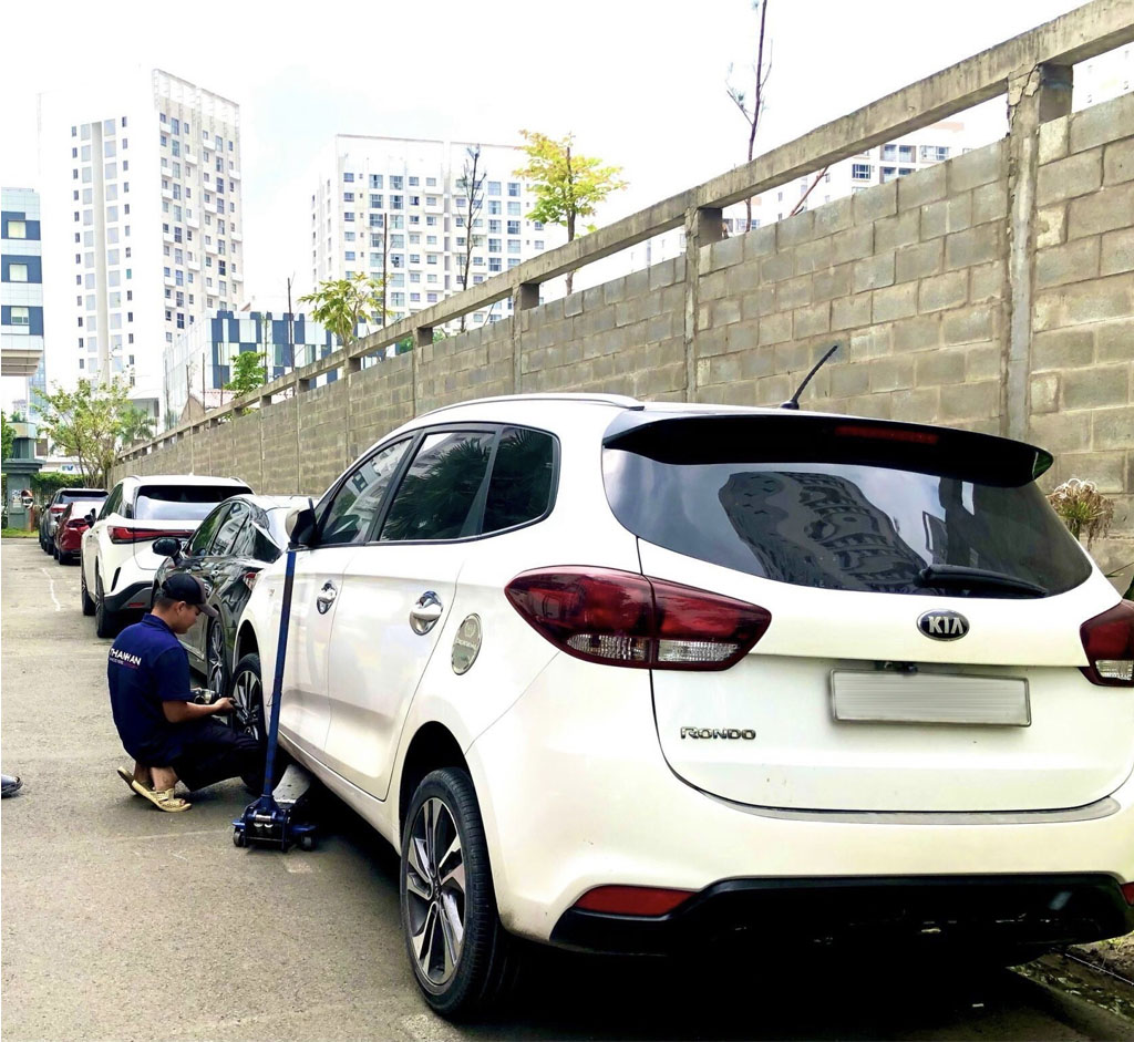 cứu hộ thay lốp xe ô tô quận 7