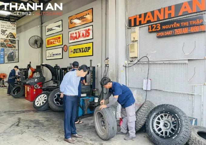 Lốp xe ô tô chính hãng giúp tăng cường hiệu suất vận hành