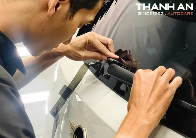 Dán phim cách nhiệt 3M Crystalline cho xe Toyota Vios tại Quận 7 TP.HCM