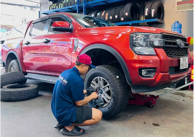 Giá lốp xe Ford Ranger chính hãng