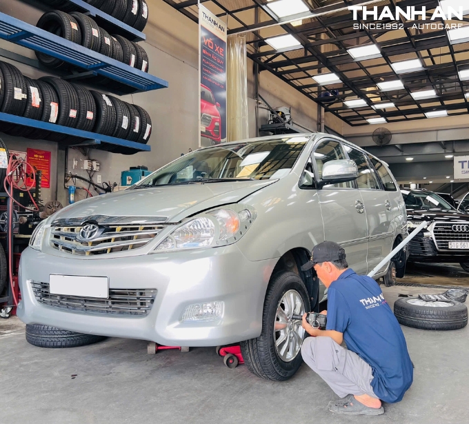 Thay lốp xe ô tô innova chính hãng