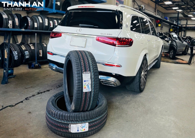 Maybach GLS 480 thay 2 lốp Continental 265/45R22 Premium Contact tại gara
