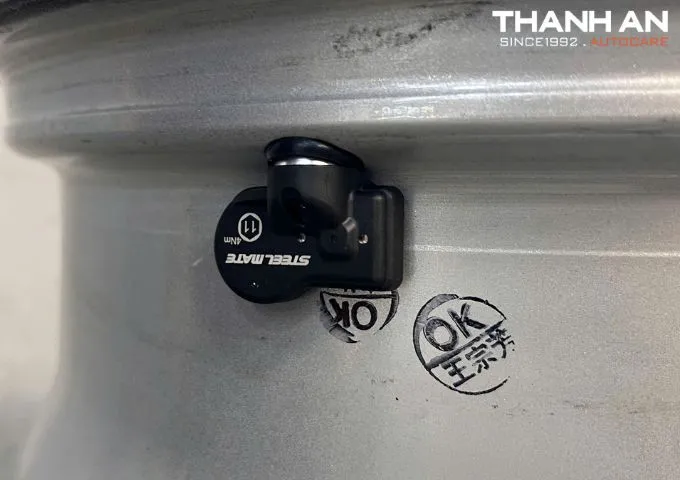 Hình ảnh chi tiết cảm biến áp suất lốp xe 4 bánh khi hoạt động