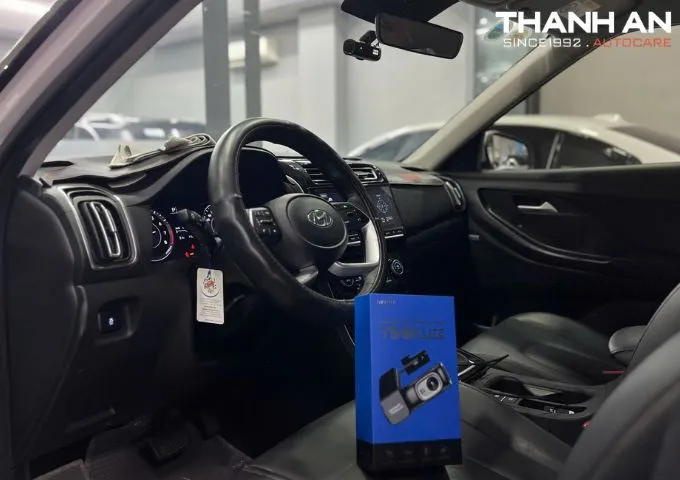 Lắp camera hành trình cho xe ô tô Hyundai tại gara