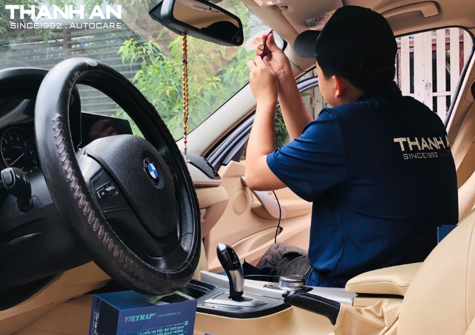 Lắp đặt camera hành trình M1