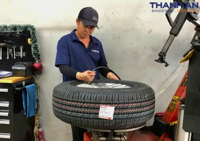 Lốp xe Ford Ranger bơm bao nhiêu kg