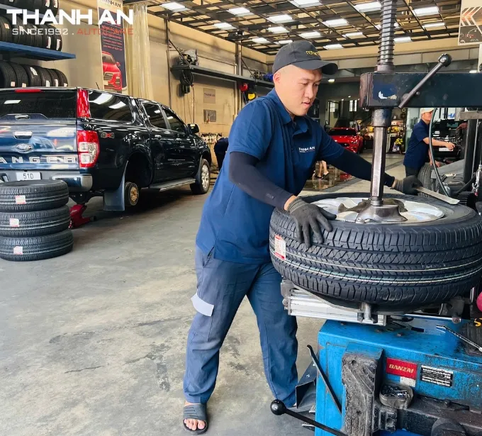 Giá lốp 265/60R18 Bridgestone