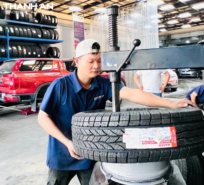 Lốp xe Ford Ranger XLS