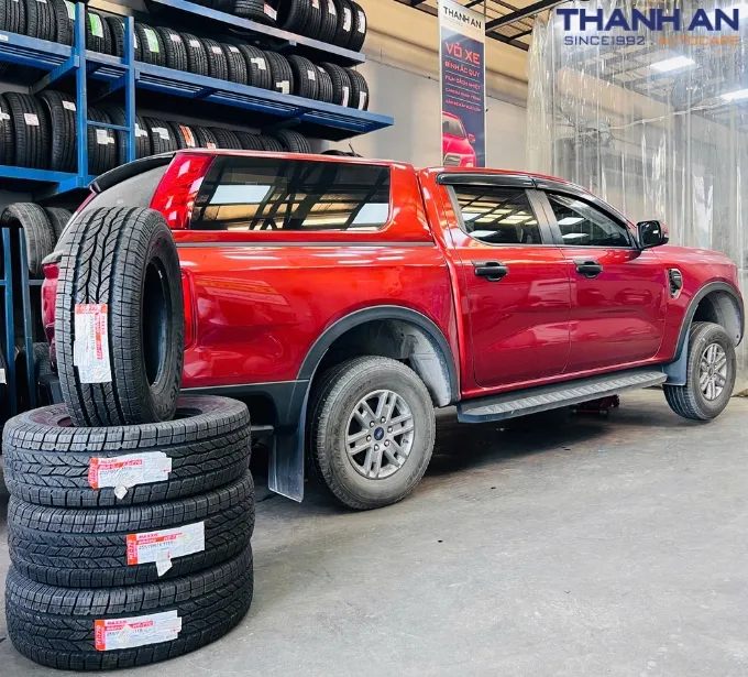 Giá lốp xe Ford Ranger XLS