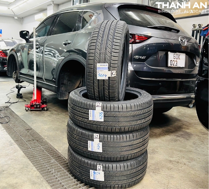 Lốp xe CX5 Michelin