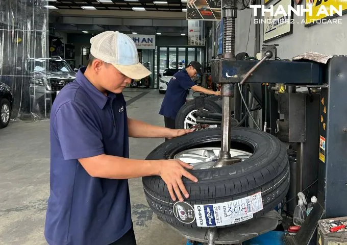 Lốp xe ô tô phù hợp mọi loại địa hình, bảo vệ an toàn tối đa