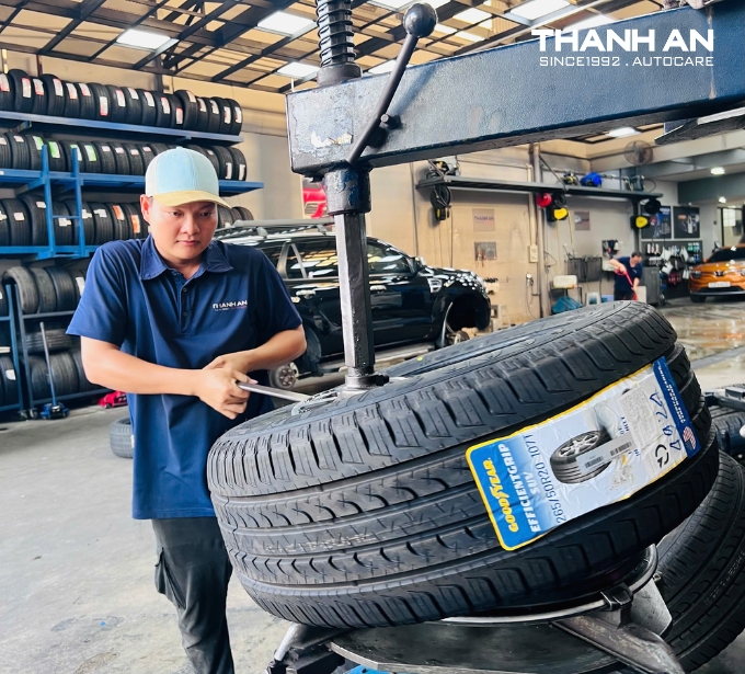 lốp xe ford everest 265/50r20 bơm bao nhiêu kg