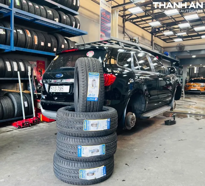 Giá lốp xe Ford Everest