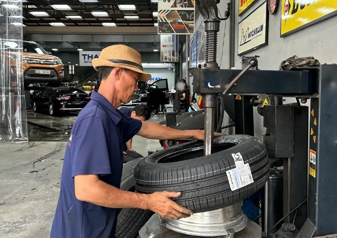 Lốp &ocirc; t&ocirc; cho Honda Civic Michelin k&iacute;ch thước 195/65R15 ti&ecirc;u chuẩn b&aacute;m đường tốt