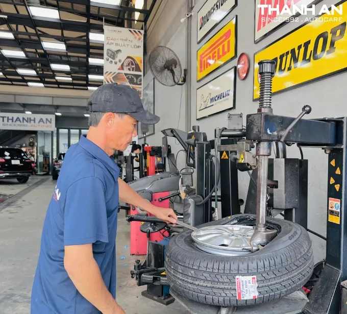 Lốp Bridgestone 205/65r16 cho xe innova