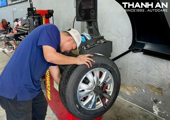 Quy trình thay lốp Toyota Innova tại xưởng dịch vụ chuyên nghiệp