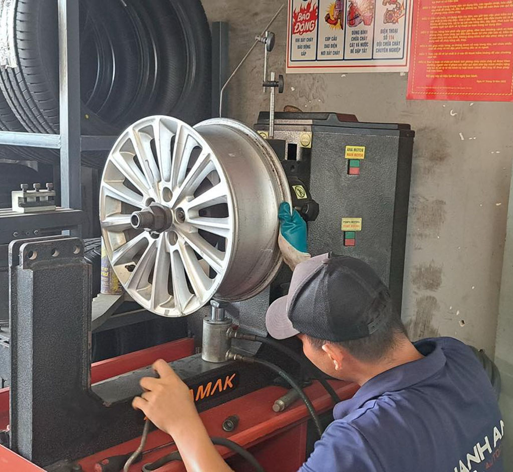cứu hộ thay vỏ xe ô tô quận 7