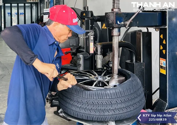 So sánh lốp Atlas với Michelin