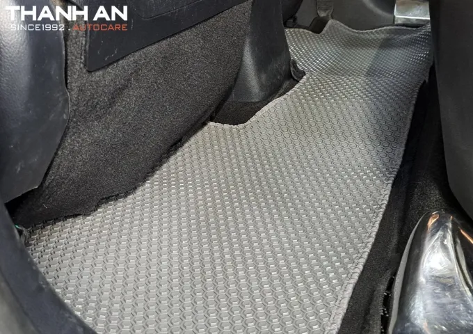 Cách vệ sinh và bảo quản thảm lót sàn xe ô tô