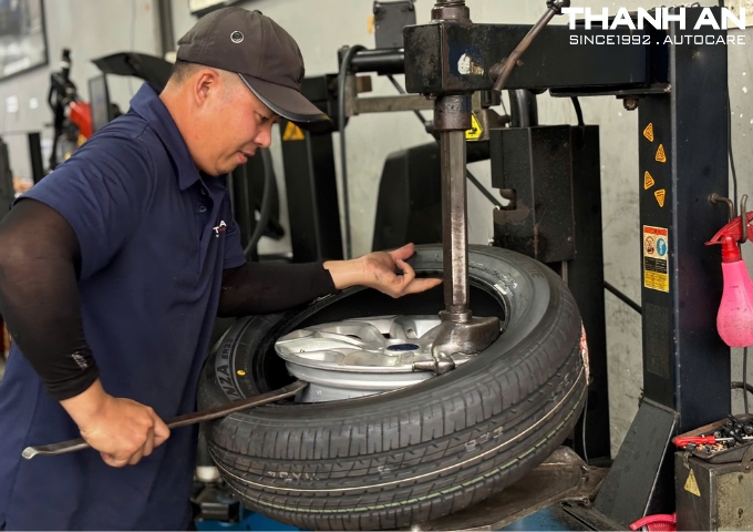 Thay lốp Bridgestone chính hãng tại quận 7