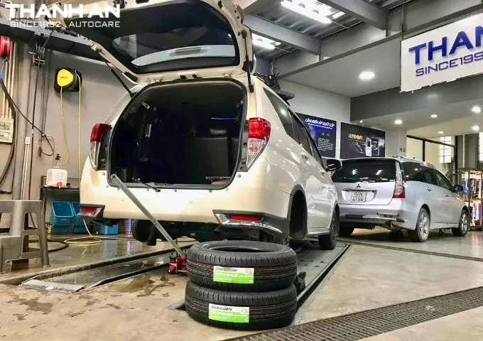 Thay 2 lốp Bridgestone 205/66R16 Ecopia EP150 tại quận 7