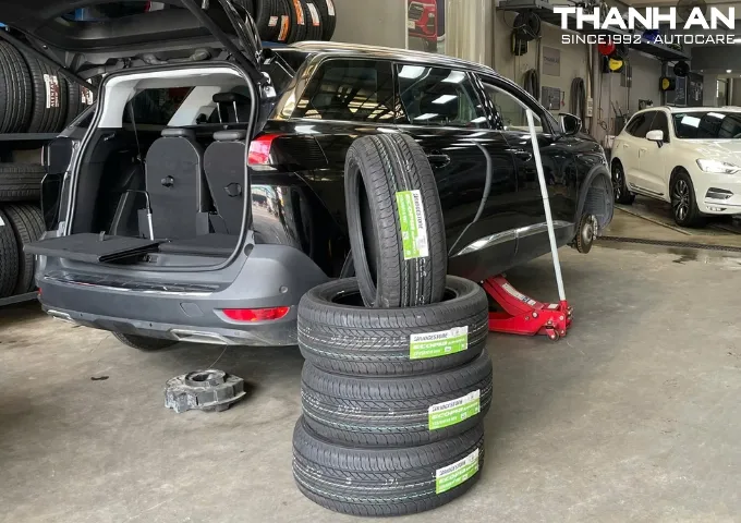 Thay 4 lốp Bridgestone 225/55R18 Ecopia EP850 Thái Lan cho xe Peugeot 5008 tại quận 7