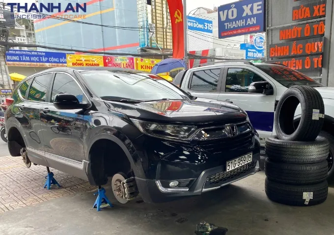 Khách hàng thay 4 lốp Michelin 235/60R18 Primacy 3 SUV Thái Lan cho xe Honda CRV tại quận 7
