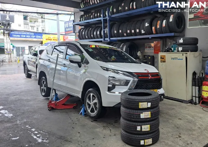 Khách hàng thay 4 lốp Lốp Dunlop 205/55R16 Enasave EC300+ cho xe Mitsubishi Xpander tại quận 7