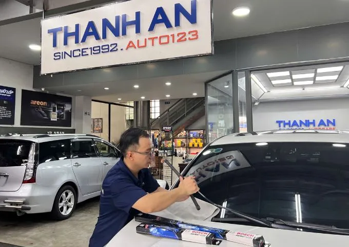 So sánh gạt mưa xe ô tô truyền thống và gạt mưa silicon