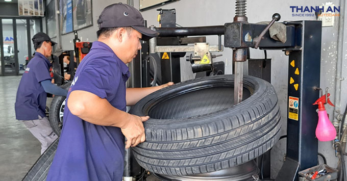 Thay lốp Michelin 225/55R19 Primacy SUV Thái Lan uy tín chính hãng tại Thanh An Autocare quận 7