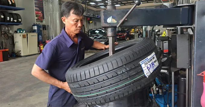Thay lốp Toyo 225/55R19 cho Mazda CX-5 chính hãng tại Thanh An Autocare