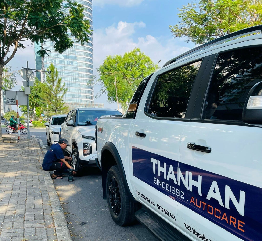 Cứu hộ vá vỏ xe ô tô quận 7 tại Thanh An Autocare
