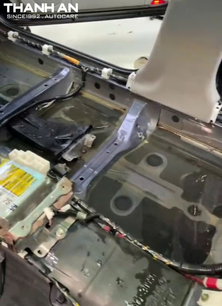 Cách xử lý xe ô tô bị ngập nước do triều cường, mưa lớn tại TPHCM