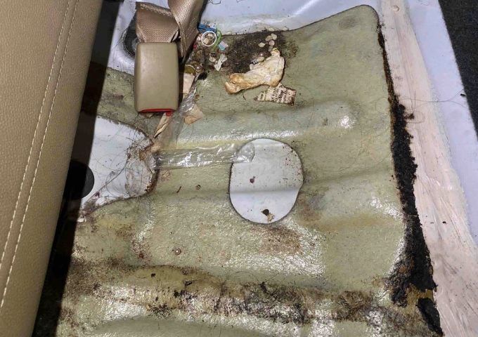 Xử lý sàn xe Honda Civic bị ngập nước tại gara