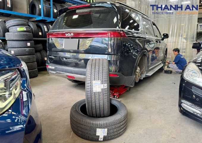 kia-carnival-thay-2-lop-michelin-235-55r19-primacy-4-suv