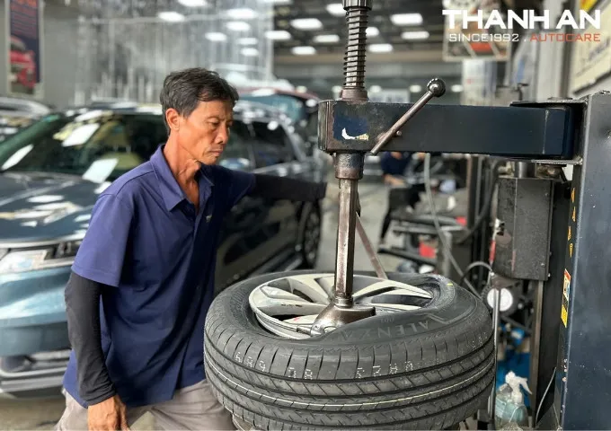 Kinh nghiệm chọn lốp ô tô từ chuyên gia: Đừng mua lốp mới trước khi đọc bài này!