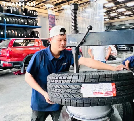 Lốp ford ranger 255 70r16 maxxis