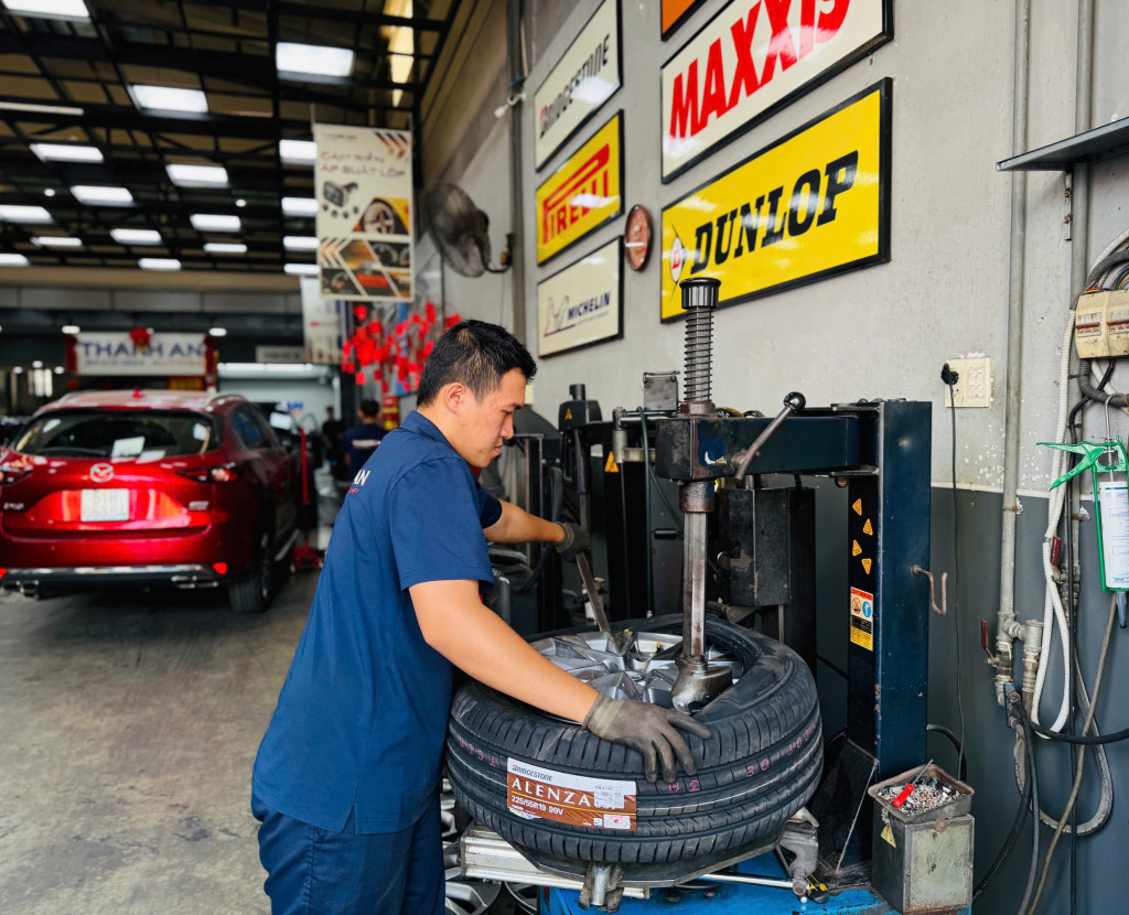 Mazda CX-5 vỏ xe Bridgestone 225-55R19 Alenza 001 Nhật Bản 8 (1)