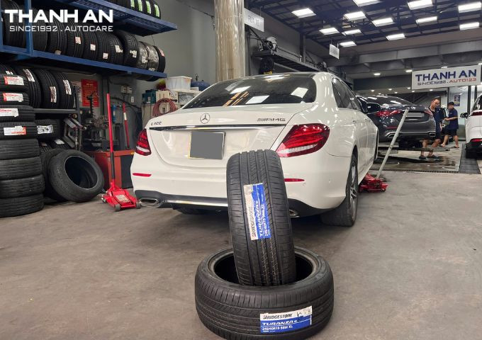 mercedes-e300-thay-2-lop-bridgestone-245-40r19-t06