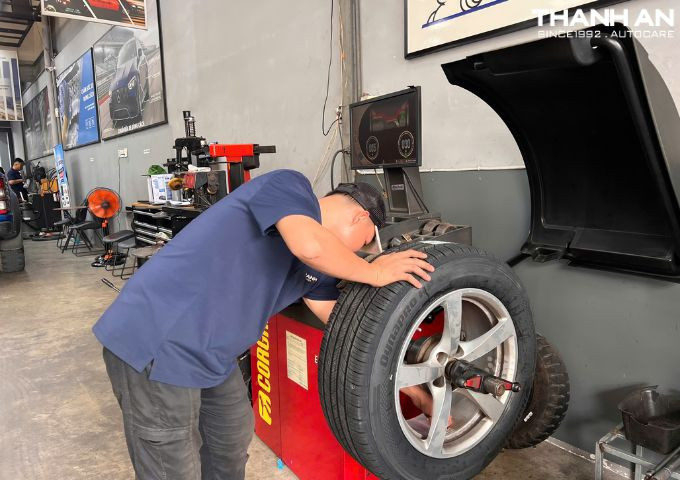 porsche-macan-thay-4-lop-hankook-235-60r18-255-55r18-ra43 (2)