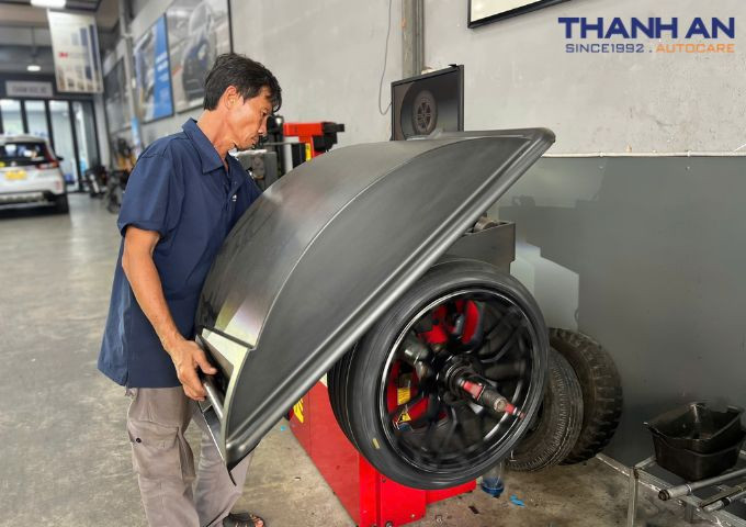 suzuki-xl7-thay-2-lop-kumho-195-60r16 (2)