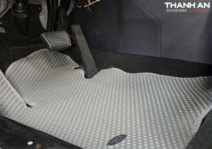 Thảm l&oacute;t s&agrave;n &ocirc; to bằng nhựa