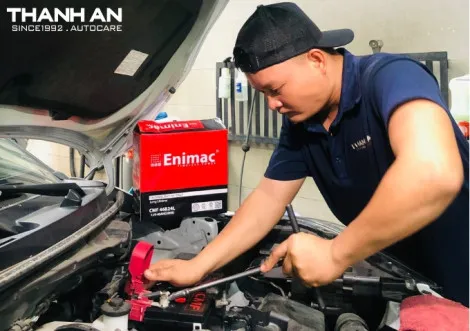 thay binh ac quy Enimac 46B24L cho toyota raize taiquận 7